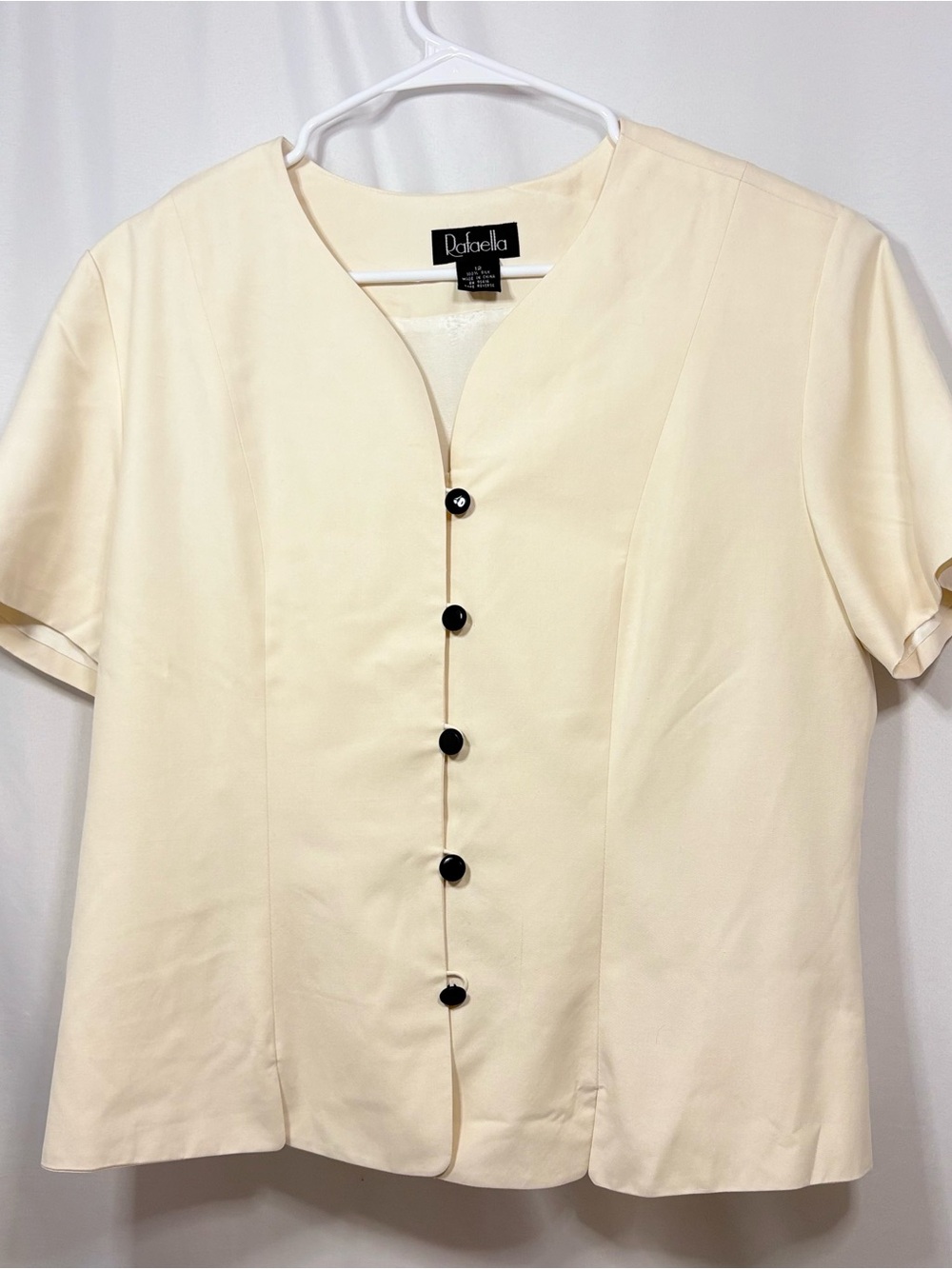 Rafaella 100% Silk Cream Short Sleeve Button-Front Blouse Black Buttons Size 12